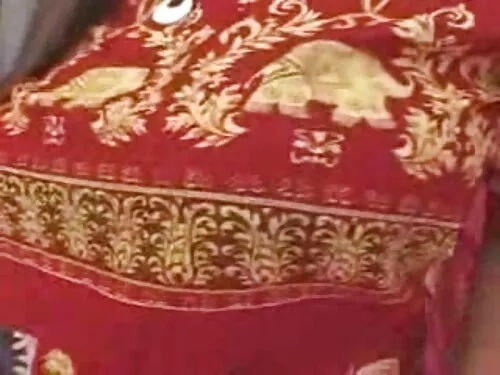பெரிய மார்பகங்களைக்  ...