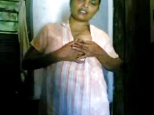 அலுவலகத்தில் ஒரு இளம ...