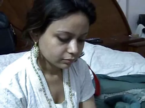 காலுறை அணிந்திருக்கு ...