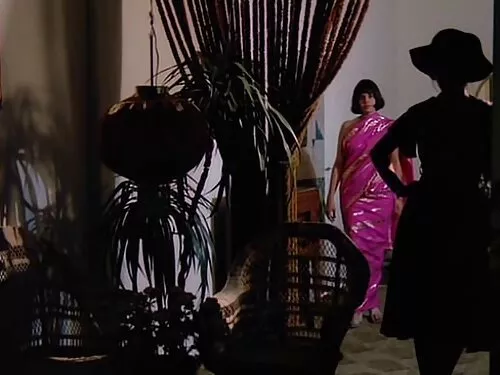பச்சை குத்தப்பட்ட அம ...